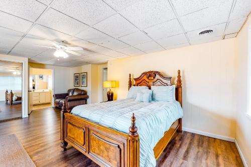 a bedroom with a bed with a wooden headboard at Winston Way in Pigeon Forge