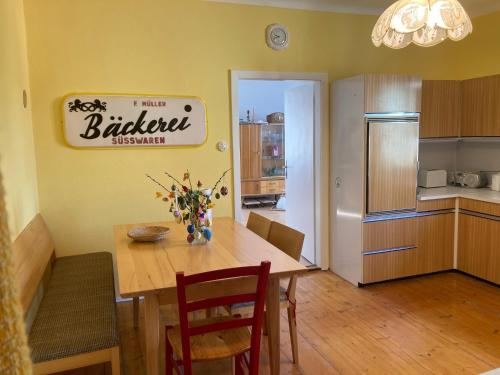 a kitchen with a wooden table and a dining room at Baeckerei Mueller - große Unterkunft mit mid century Charme, zentral, sehr gut für Familien, privat, Stadt&Natur, Café im Haus in Heidenreichstein