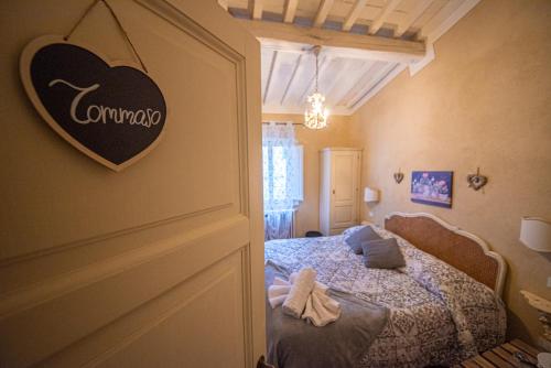 a bedroom with a bed and a heart sign on the wall at Il Giardino Segreto B&B in Volterra