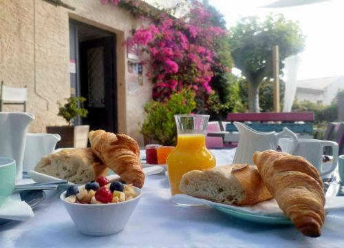 Opțiuni de mic dejun disponibile oaspeților de la Hôtel Auberge Provençale