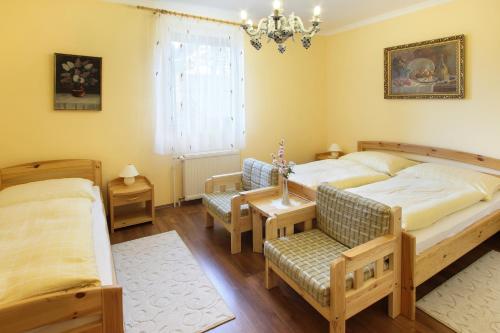 Postel nebo postele na pokoji v ubytování Barokk Hotel