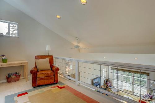 Un lugar para sentarse en Fir Mountain Escape home
