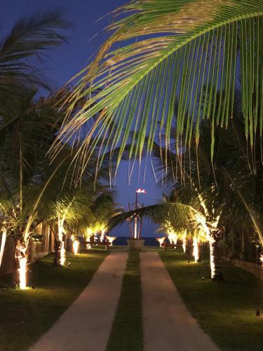 Taman di luar Laguna Ville
