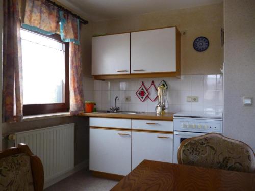 Η κουζίνα ή μικρή κουζίνα στο Ferienwohnung Haus Sonnenhügel