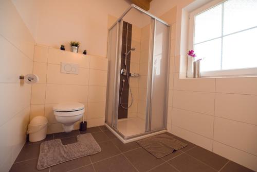 Un baño de Chalet Arena