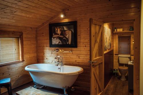 Ένα μπάνιο στο Donard Shadow Lodge