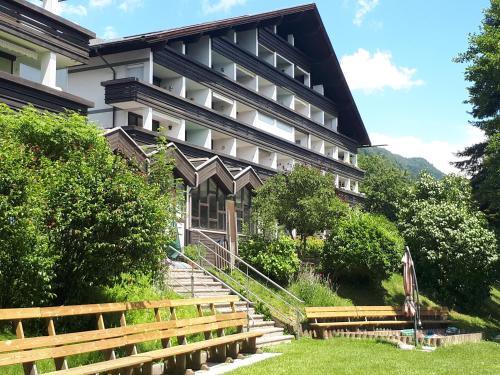 a building with stairs in front of it at ANNA Seeblick Appartement, Haus Hänsel&Gretel am Ossiachersee mit direktem Seezugang, Hallenbad in Bodensdorf