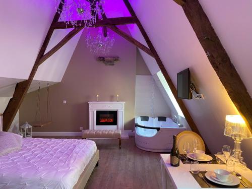 a attic bedroom with a bed and a bath tub at Résidence du Pélican in Lannion