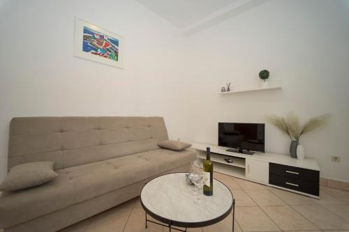 Apartment N central
