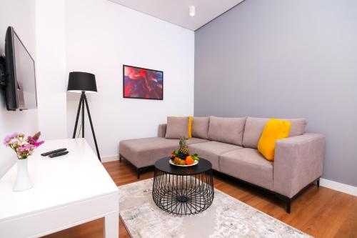 TV a/nebo společenská místnost v ubytování N Hotel BY NOSHI