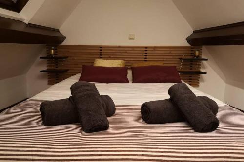 a bedroom with a large bed with brown pillows at Easy comfort in Brussels