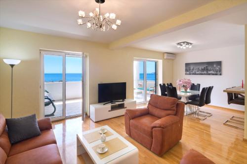 Family Apartment with Sea view Sveti Stefan