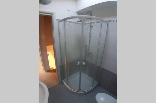 a shower with a glass door in a bathroom at APPARTAMENTO CORSO VITTORIO EMANUELE in Ortona