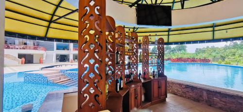 Bazén v ubytování Kampala Nile Resort nebo v jeho okolí