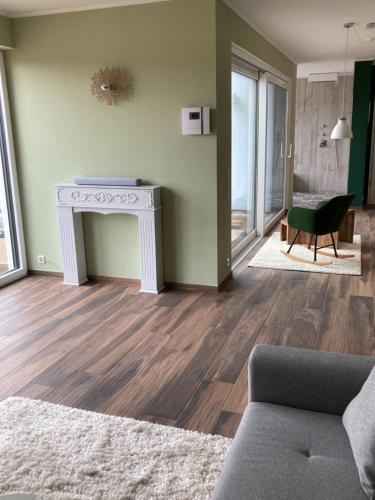 a living room with a fireplace and a couch at Timeout Lodges - Luxus für Zwei in Dudeldorf