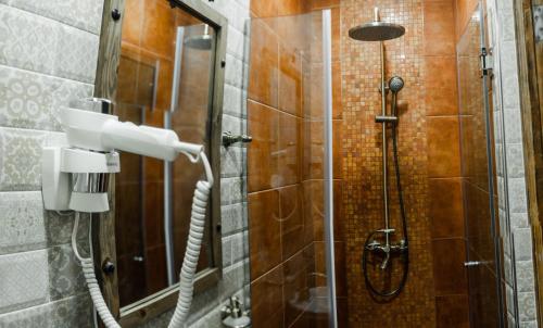  ARmoon Hotel -  Room  picture :   Tea/Coffee maker    Shower    Bath                           