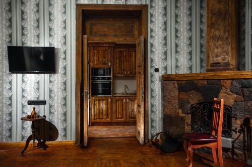  ARmoon Hotel -  Room  picture :   Tea/Coffee maker    Shower    Bath                           