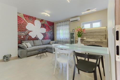 Castle Bay Apartment