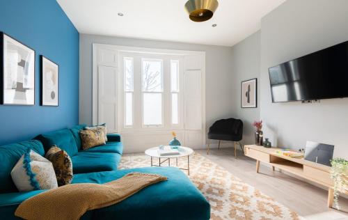 The Camden Retreat - Modern & Spacious 4BDR Home with Garden, London, United Kingdom