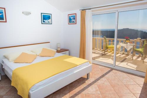 Lacroma Apartments