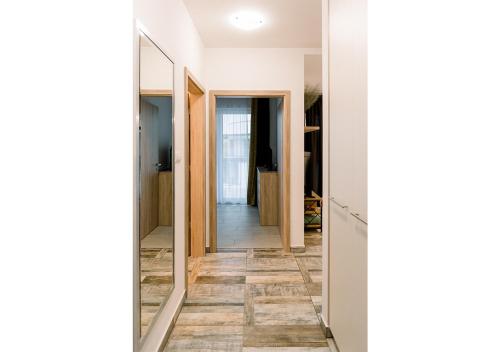 a room with a mirror and a hallway at Royal 27 apartman in Keszthely
