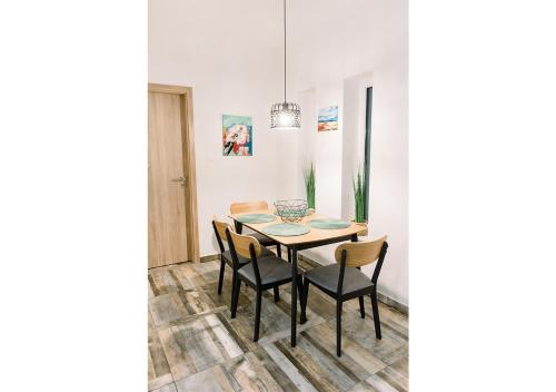 a dining room with a table and chairs at Royal 27 apartman in Keszthely