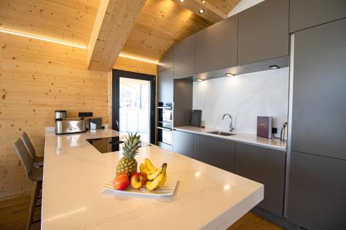 a kitchen with a counter with a plate of fruit on it at Bergresort Hauser Kaibling by ALPS RESORTS in Haus im Ennstal