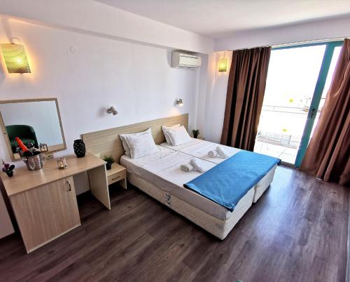 Ένα ή περισσότερα κρεβάτια σε δωμάτιο στο Hotel Largo Beach