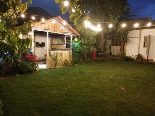 Κήπος έξω από το Hostal Dulzura