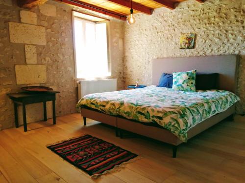 Ліжко або ліжка в номері La Grange de Lucie -chambres d'hôtes en Périgord-Dordogne