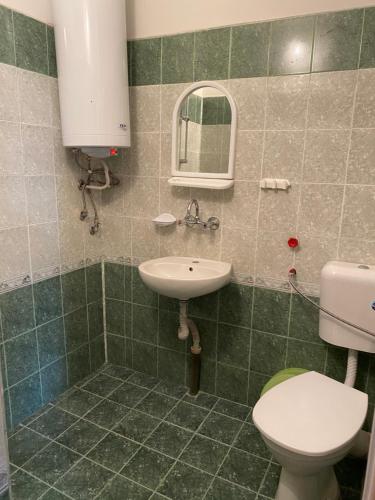 Koupelna v ubytování Hotel Chinara