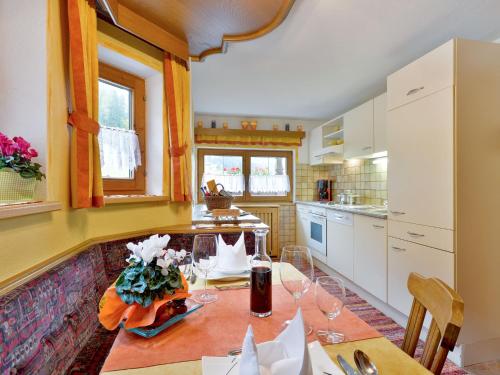 Kuchyňa alebo kuchynka v ubytovaní Apartment Comfortappart Eberharter by Interhome