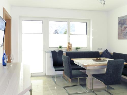Posezení v ubytování Apartment Hanser by Interhome