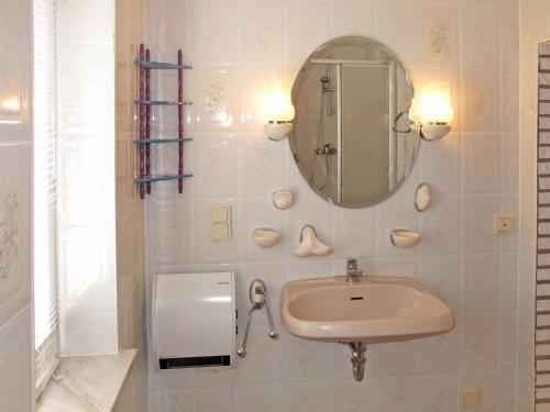 Ένα μπάνιο στο Holiday Home Boche by Interhome