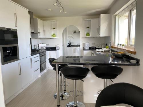 Dapur atau dapur kecil di Tranquil Sands Holiday Home