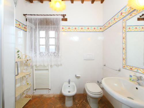 Un baño de Holiday Home Podere dei Venti by Interhome