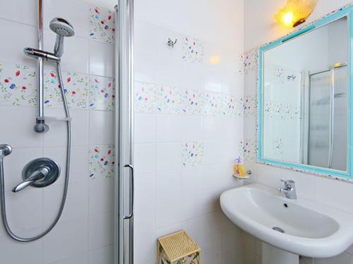 Un baño de Holiday Home Podere dei Venti by Interhome