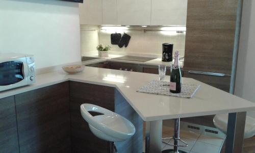 Η κουζίνα ή μικρή κουζίνα στο Casa dolcezza con terrazza e WI FI