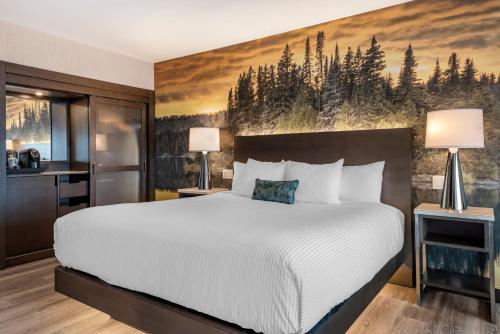 Letto o letti in una camera di Cambria Hotel Shelby Township - Detroit Utica