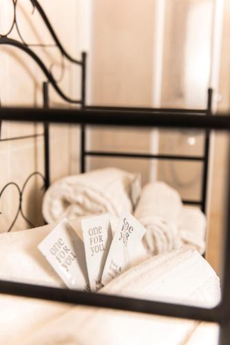 a shelf with towels and a book on a table at Agriturismo Stovali Da Lustrinu in Protte
