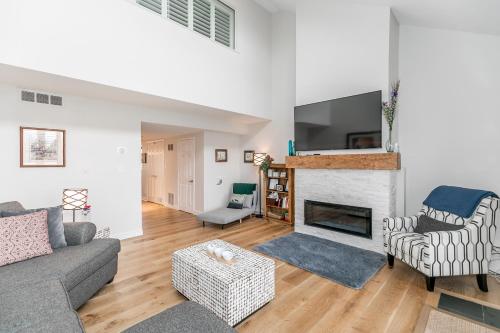 a living room with a couch and a fireplace at Stunning Townhouse - 3 BDRM Blue Mountain Village Sauna! in Blue Mountains