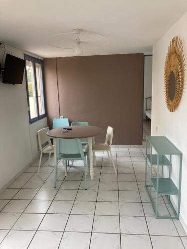 Imagem da galeria de gîte la source milieu em Vias