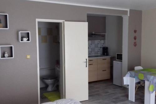 Η κουζίνα ή μικρή κουζίνα στο Le cocon de Sausheim