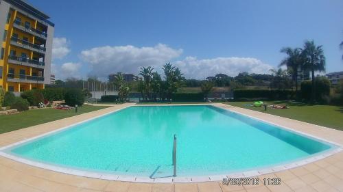 Apartamento frente ao mar com piscina de água salgada