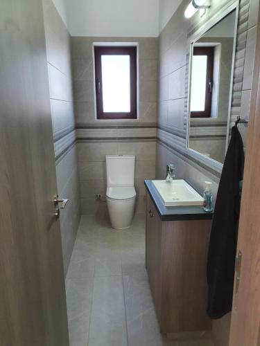 Bilik mandi di Villa Yermanina