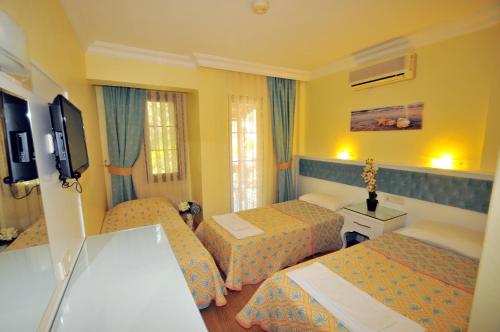 Postel nebo postele na pokoji v ubytování İlkiz Beach Hotel