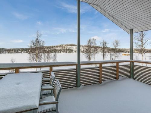 a screened in porch with snow on the ground at Holiday Home Hallan karhu c- paritalo by Interhome in Hyrynsalmi