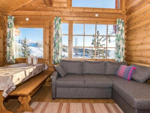 Posezení v ubytování Holiday Home Alppimaja a paritalo by Interhome