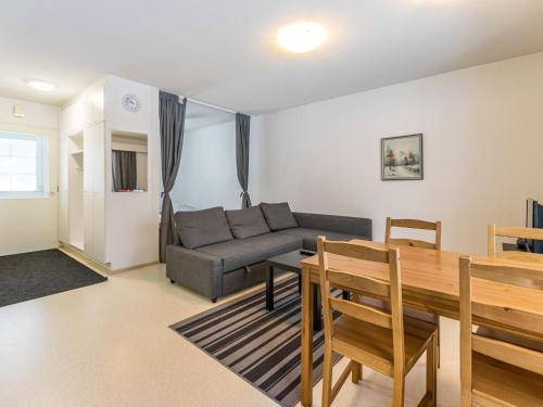 Posezení v ubytování Holiday Home Kotipaljakka b6 by Interhome