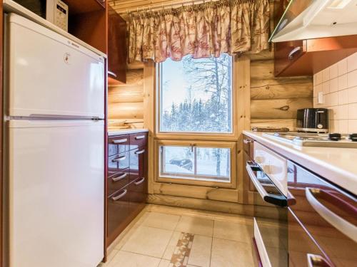 Køkken eller tekøkken på Holiday Home Sateenkaari cottage by Interhome